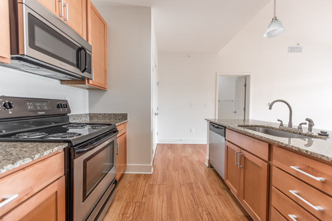 Kitchen - Euclid Square Apartments