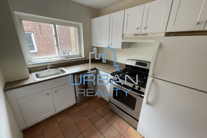 KITCHEN - **AUG 1/2026**LARGE 2 BED IN PERFECT LOCATION ** UPDATED KITCHEN AND BATH**HEAT & HOT WATER INCLUDED Condo