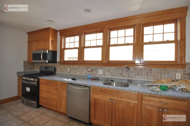 Call call or text Arezou at 617-584-7817 - Renovated and Spacious 4 bed with Washer/Dryer in the unit!!!! Apartments