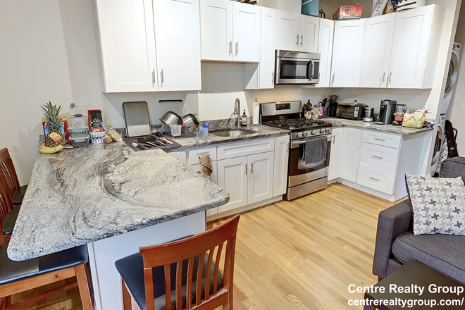 Kitchen - Renovated 5 Bed/2 Bath – In-Unit Laundry, & Modern Finishes - Available 9/1 Apartments