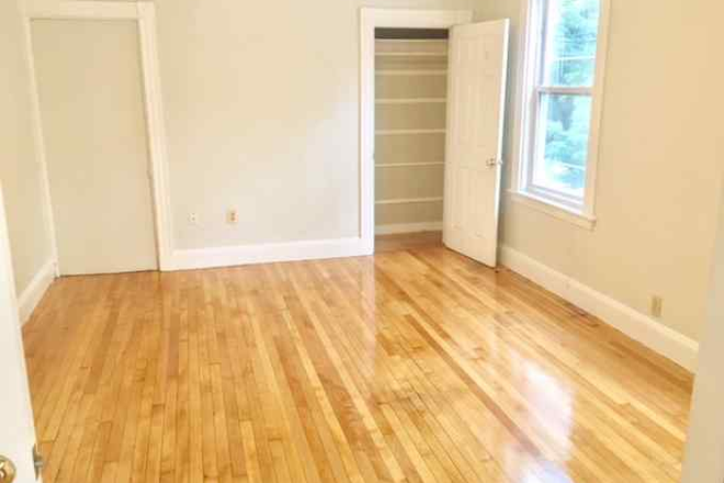 bed - Fantastic location! Harvard business, redline, Charles river. Apartments