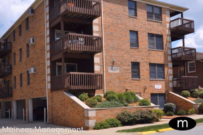 Outside Street View - Leslie Manor Apartments