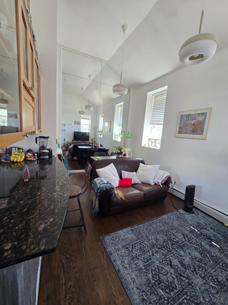 Living Room - apartment close to pearl street and campus