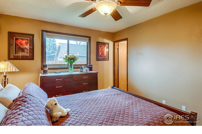 Bedroom with Half Bath, full fan, and large closet. Comes unfurnished. - Immediate! Room & Half Bath Available in House 10 minutes away from CU Boulder. View of Flat Irons!