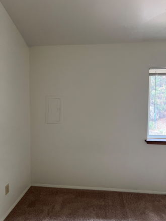 Spacious bedroom, with a bathroom! - Semester abroad student looking to sublet