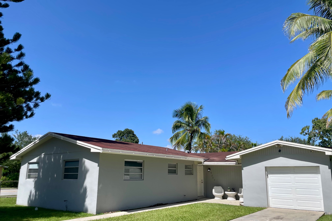 Home - NEW FURNISHED ROOMS $1,500! IN NEW LARGE 4/2 HOUSE!  WALK TO CAMPUS