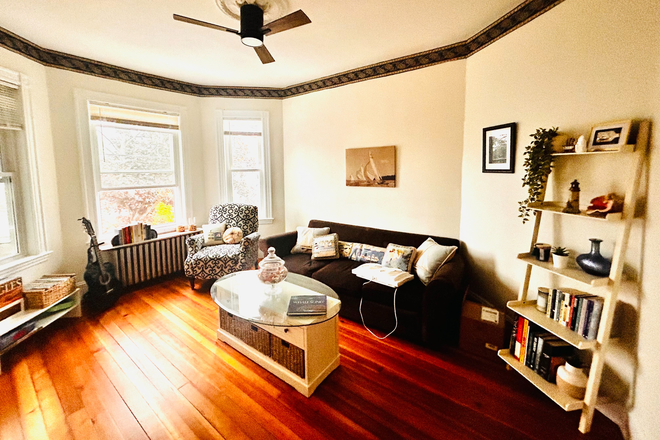 living room - Roommate needed to share 4 Bedroom/2 Bath apartment
