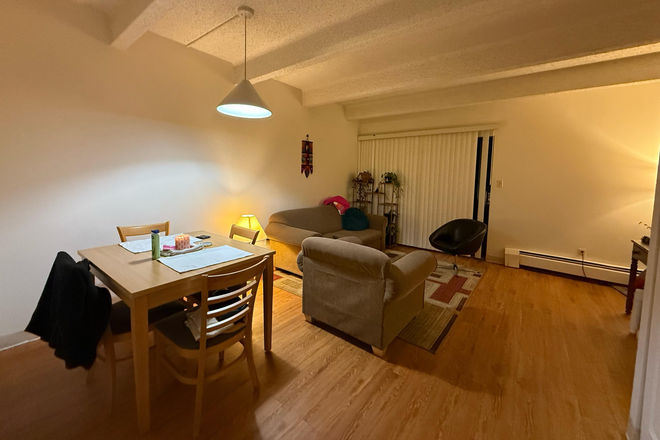 living space and dining area - GFH Newton Court Townhouse - Looking for Female flatmate to occupy bedroom from 1st March 2025