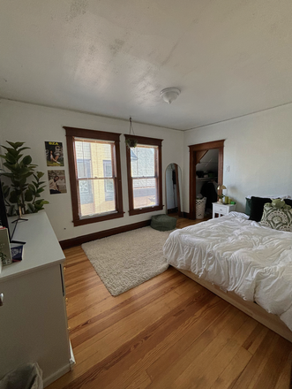 Your Future Room - One Bedroom in House on The Hill