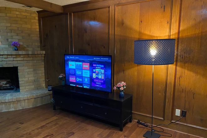 Shared living room - TV available - Private Furnished Bedrooms in a 3b2b House close to UTD Campus