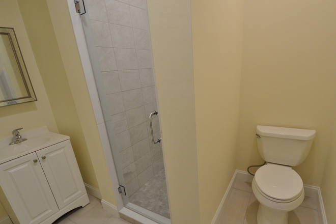 1 - Beautiful 4 bed 2 bath - Brookline St - H&HW included - Students ok - Renovated - Close To Cam Apartments