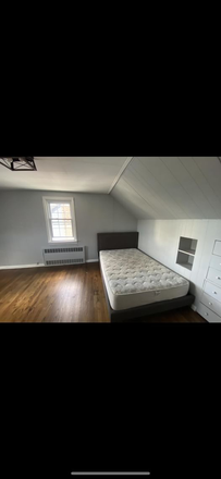 Bedroom second floor - Close to campus. Adelphi-Hofstra House (Shared Housing)