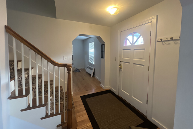 Entrance - 4 Bedroom Single Family HOUSE w/2 Full Baths, HUGE BACKYARD w/ Putt Putt Golf and Garden