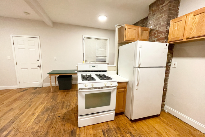 kitchen - 5 Bedroom 2 Bathroom Apartment in Mission Hill (Rentable single rooms)