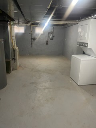 Storage space/ washer & dryer - 0.1 Miles from John Hopkins East Medical Campus House
