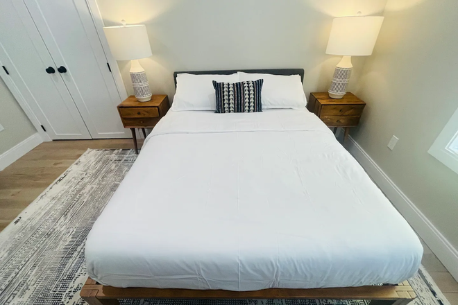 Bedroom - Furnished, Private bedroom + en suite bath for rent