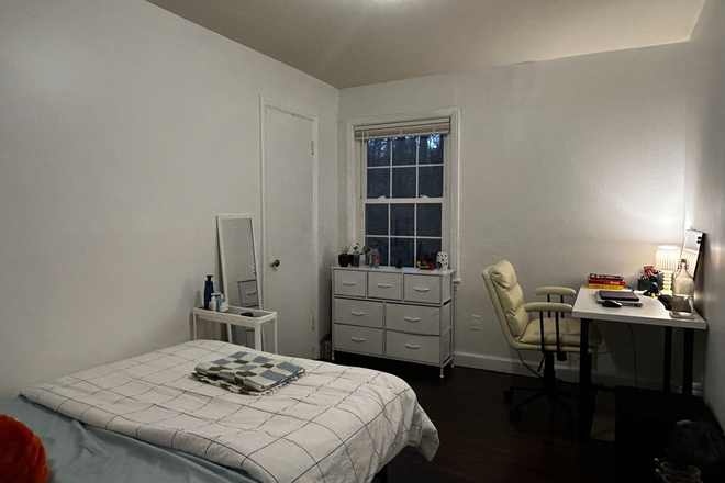 Bedroom - Room available in a 3B/1Ba unit - Available starting Feb 1 (flexible start date!)