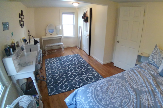 Bedroom 2 - Fantastic 3 br 1 ba Apt. 10 min to Campus, Walk to Coventry Lake, Restaurants, Etc.