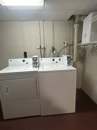 laundry - Townhouse 4 bdrm Flex start date 7/1/26-8/1/26 4 Bed, 1.5 Bath, 2 free parking