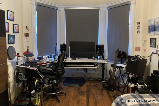 Call/text 602-317-9877 for a showing. - 9-1-26 / NO BROKER FEE / 3BR + 1.5BA / EIK / LOOK AT PICS!! Apartments