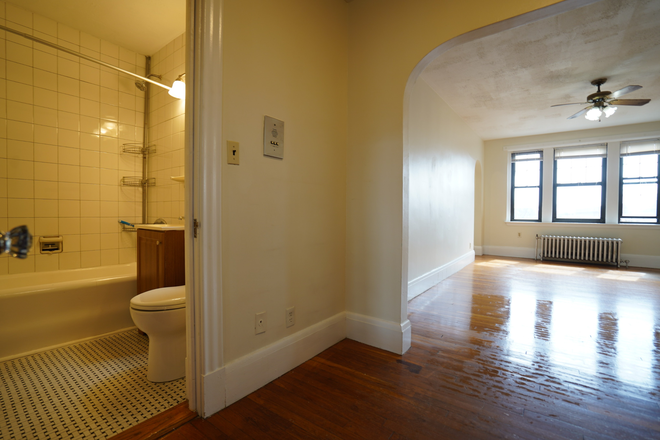 1 - Fantastic Studio & 1 beds, H/HW inc. Easy Orange Line, No Broker Fee! Apartments