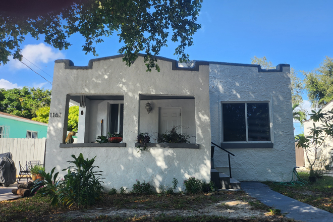 Front of house - Furnished bedroom/private bath near UM Med Campus in quiet neighborhood