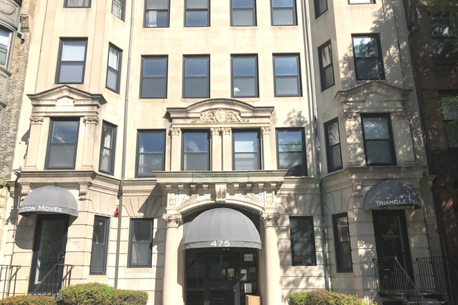 a - RIGHT IN KENMORE SQUARE Apartments