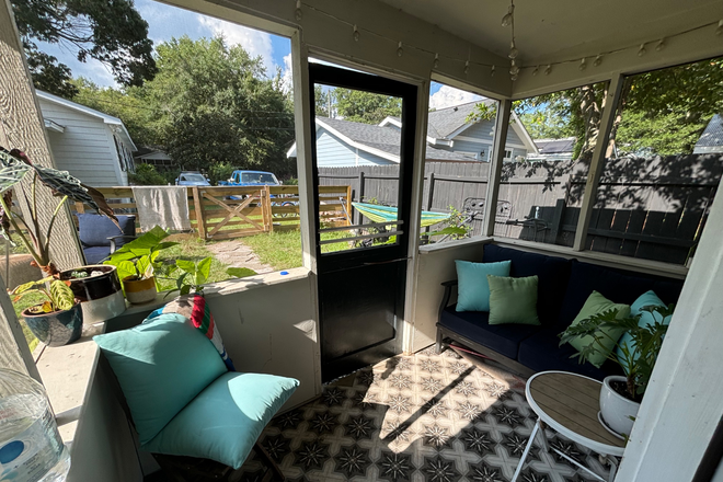 Screened in porch - Carriage House w/ Fenced Yard