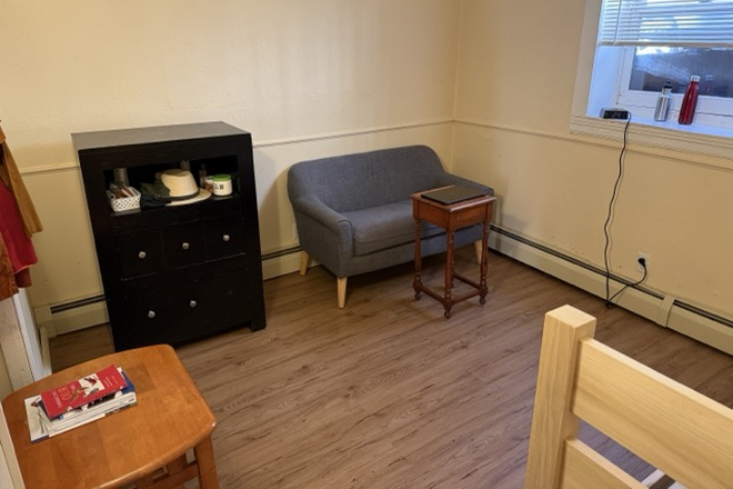 Bedroom - This one bedroom apartment is for one person at Powder House Square. 5 minute walk to Tufts.