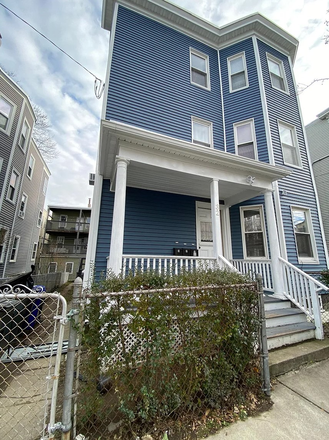 Exterior building - 3 BR 1 BATH Apt - 5 min to JFK/UMASS T Stop