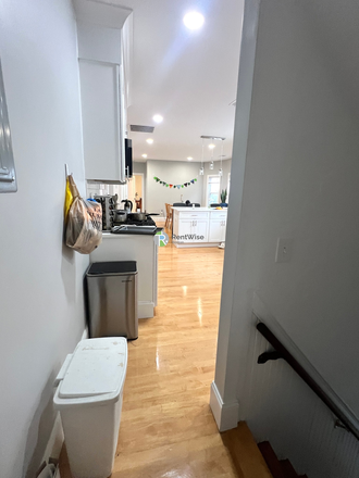 1 - JUNE 2027 | Arlington 6 Bed, 2 Bath Duplex | Central A/C | Water Included | No Broker Fees! Apartments