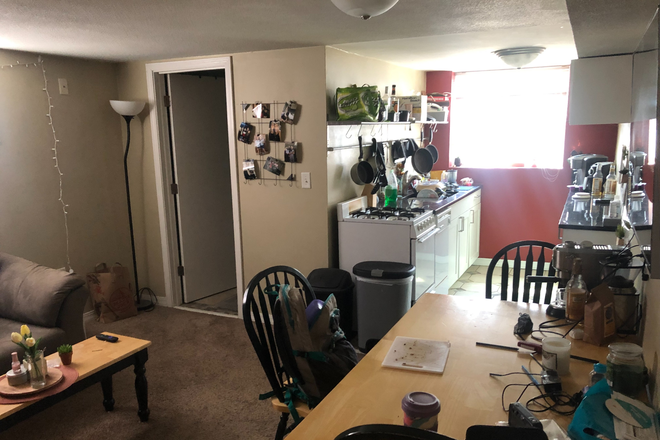 Kitchen - 2 Bedroom /1 Bath/ 1 Block from Campus Triplex