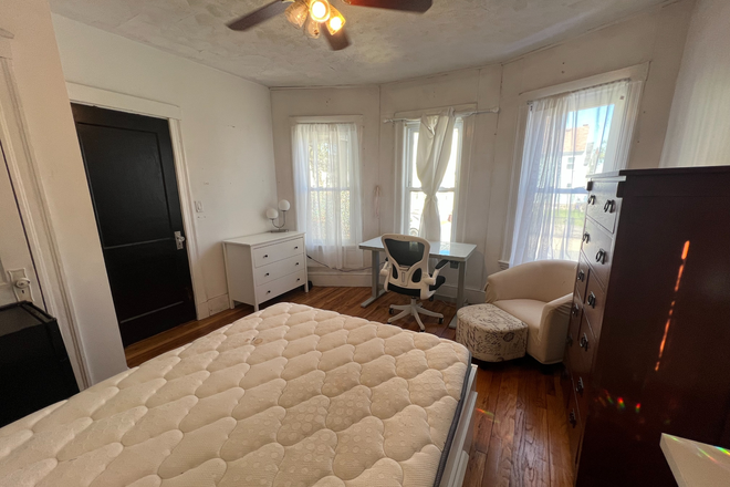 Bedroom - [Summer Sublet W/ Renewal Option] Fully Furnished Room in 3B/1B near BU Med / BMC