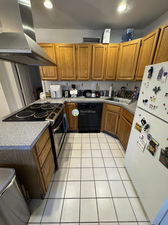 . - SEPT 2026-NO FEE. Amazing 2 bed, Student Friendly, Right next to NEU, W/D in unit Apartments
