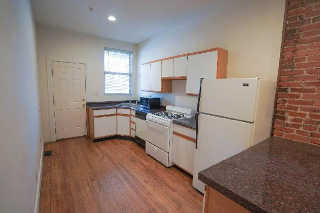 Kitchen - 5943 Kingsbury #1W