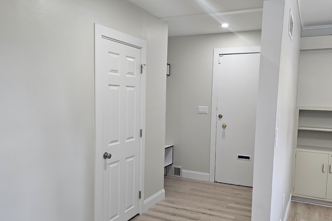 Hallway - Upper Vailsburg Ivy Hill Apartment