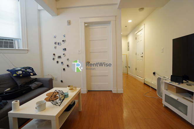 1 - SEPT 2026-Comm Ave 2 bed, H/HW inc. No Broker Fee! Apartments