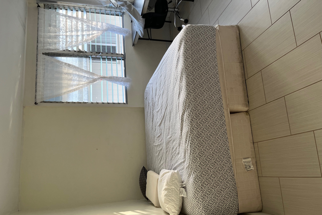 window near bed - $950 per month month for private bedroom with 2 restrooms with 1 year lease Townhome