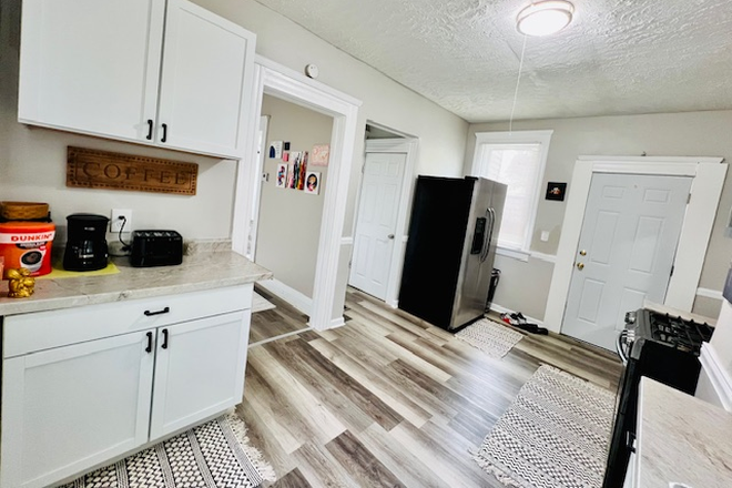 . - Newly Renovated Home Cozy & modern; 2 Mins to Campus, All Utilities Included, 2-Car Garage!