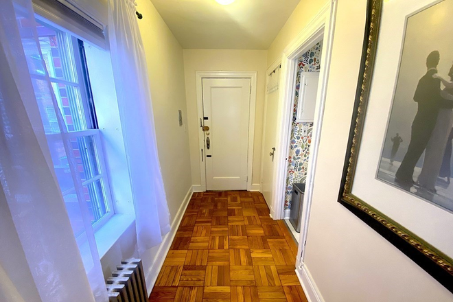 Front hallway - 36 Highland Avenue, Unit 8, Cambridge, MA, 02139 Condo