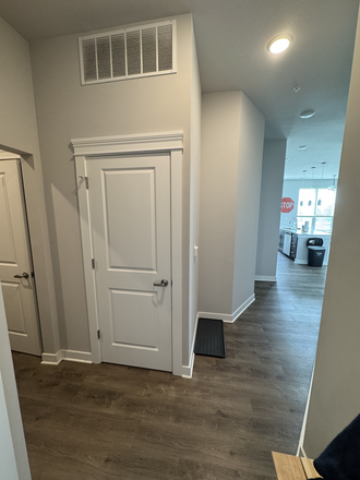 Main Entrance - Continuum Apartments - 2 Bedroon 2.5 Bathroom - Looking for Roommate