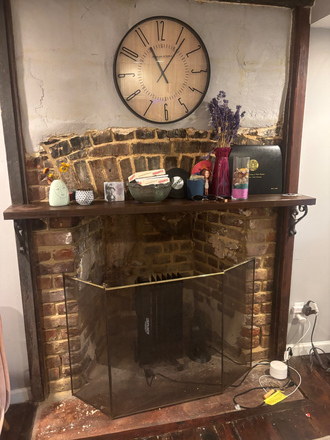 Fireplace - Townhouse 3 blocks to MUSC Avail June 1 2023 fireplace / kitchen / 1bedroom1bathroom/ living