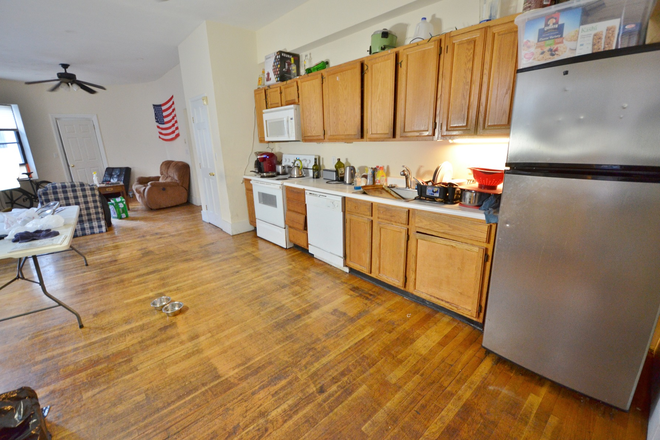 Kitchen - DUPLEX 5 bedroom -- Close to Berklee!!! Apartments