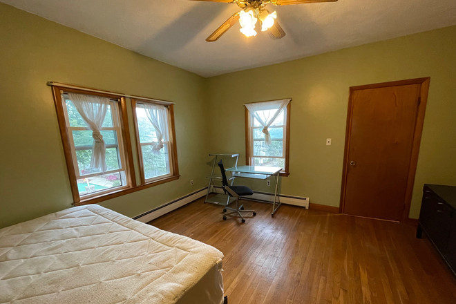 2F_A_1 - furnished clean rooms Porter Square 8-min walk parking House