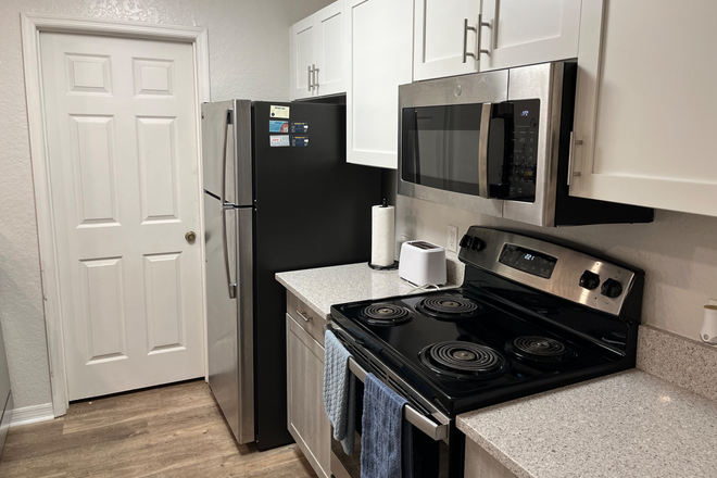Kitchen - Northgate Lakes Apartments