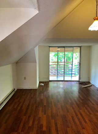 Living Room - 44 Isham St Unit 3 close to UVM campus Triplex