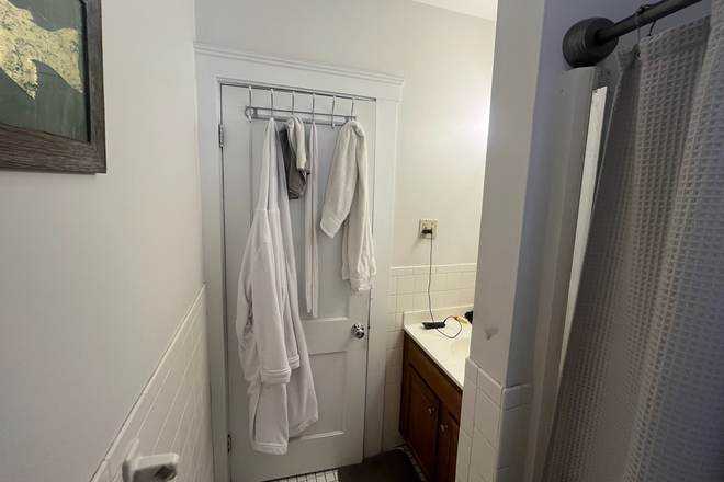 Bathroom - Room with private bathroom in 3bed/2bath near coolidge corner Apartments