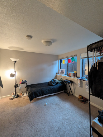 Bedroom for sublease/taking over the lease - Mac House