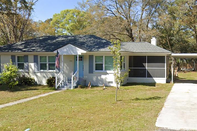 Street View - Charming 3 Bedroom House on James Island with Gas Stove and a location close to everything!