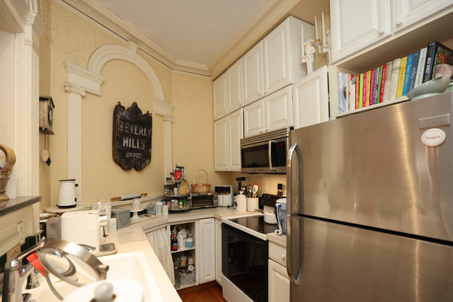 Call NOW for showings! 617-236-8550 - COMM AVE - HIGH END CLASSIC BROWNSTONE 2BR/1BA FOR *9/1/2025* W/ H&HW INC, IN UNIT LNDRY, FIREPLACE! Apartments